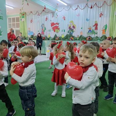 8 martie: Săbăoani: La mulţi ani, mămici! La mulţi ani bunici!
