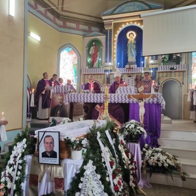 2 martie: Fundu Răcăciuni: Funeraliile părintelui Valentin Bulai. Foto: Eduard Petrea