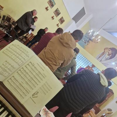 25 februarie - 25 martie: Întâlniri de formare pentru dascălii şi animatorii muzicali din parohiile diecezei