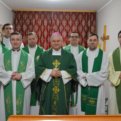 9 februarie: Traian: PS Petru Sescu în comuniune cu preoţii hirotoniţi în anul 2016
