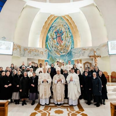 2 februarie: Iaşi: Mesageri ai bucuriei - sărbătoarea persoanelor consacrate. Foto: Paul Dumea