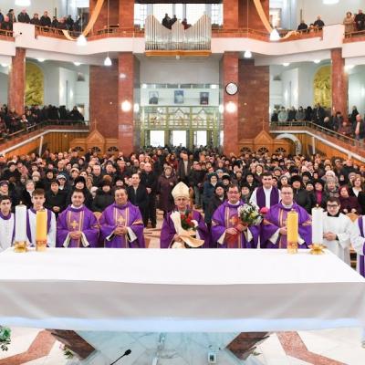 8 decembrie: Vizită pastorală a PS Iosif Păuleţ în Parohia "Sfântul Nicolae" din Bacău. III - Liturghia de încheiere