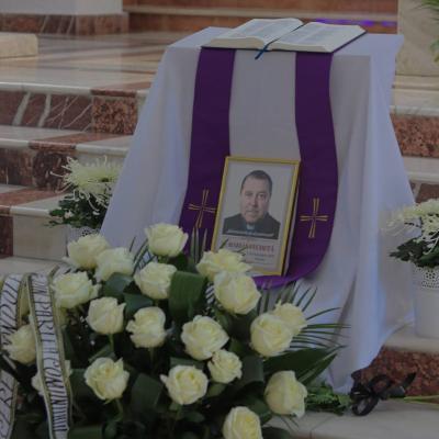 8 noiembrie: Tămăşeni: Funeraliile părintelui Marian Fechetă. Foto: Giulio Gaşpal