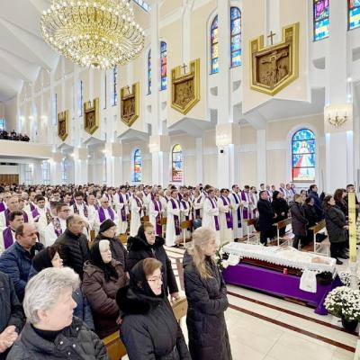 4 noiembrie: Butea: Funeraliile părintelui Eugen Lucaci