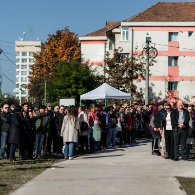 27 octombrie: Oneşti: Consacrarea altarului şi sfinţirea Sanctuarului "Fericitul Ieremia"