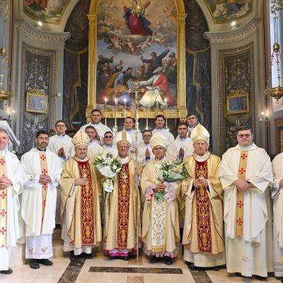 20 octombrie: Iaşi: Nunţiul apostolic în România a hirotonit nouă diaconi
