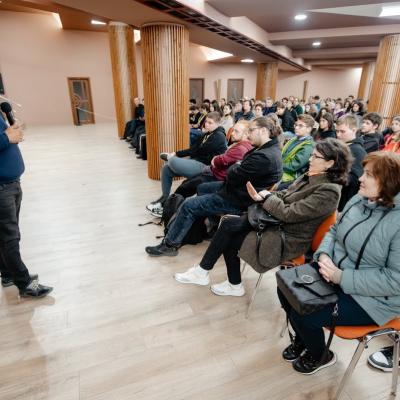 18 octombrie: Bacău: Conferinţă în cadrul Academiei "Petru Tocănel"