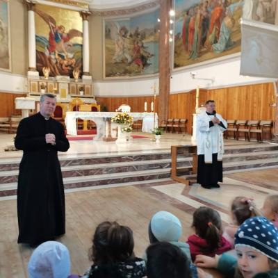 18 octombrie: Săbăoani: Copiii din Parohia "Sfântul Mihail, arhanghelul" s-au alăturat iniţiativei "Un milion de copii se roagă Rozariul"