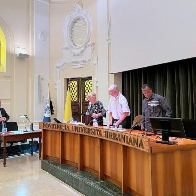1 octombrie: Roma: Pr. Isidor Mîrţ a susţinut teza de doctorat în misiologie