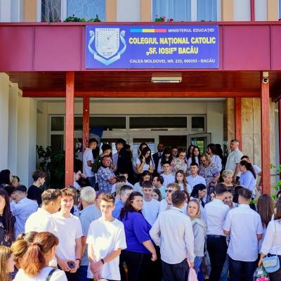 9 septembrie: Bacău: Deschiderea anului şcolar la Colegiul Naţional Catolic "Sfântul Iosif"