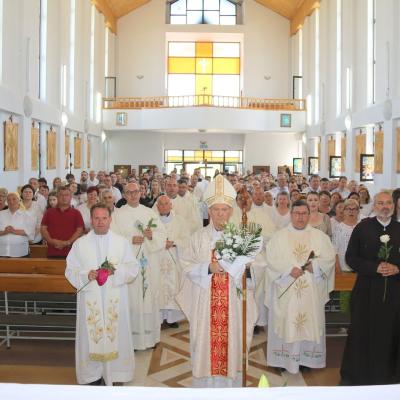 16 iunie: Târgu Frumos: Hramul bisericii şi prezentarea monografiei istorice. Foto: Costel Buhan