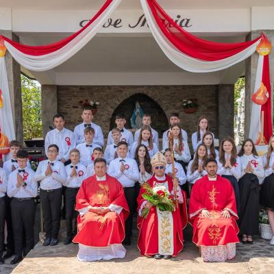 15 iunie: Moara: Conferirea sacramentului Mirului şi sfinţirea capelei mortuare