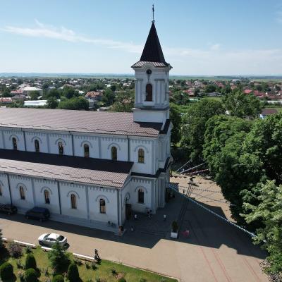 2 iunie: Săbăoani: Administrarea Mirului în Parohia "Sfântul Mihail"
