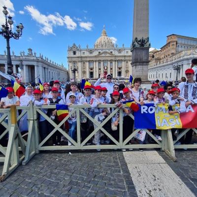 25-26 mai: Roma: Copii din Dieceza de Iaşi la Prima Zi Mondială a Copiilor. Foto: Ovidiu Bişog şi pr. Leon Pişta