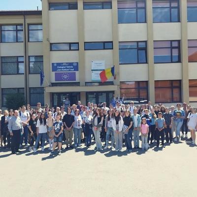 25 mai: Iaşi: Concursul interjudeţean de eseuri şi creaţie religioasă "Anton Durcovici"