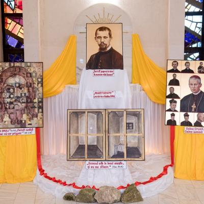 16 mai: Frumuseţea tainică a jertfei martirului Anton Durcovici. Expoziţie de pictură în Catedrala "Sfânta Fecioara Maria, Regină" din Iaşi. Foto: Ovidiu Bişog