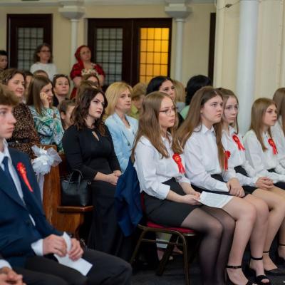 12 mai: Londra - Canning Town: Vizita Preasfinţitului Petru Sescu şi administrarea Mirului
