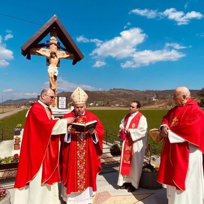 24 martie: Chetriş: Duminica Floriilor şi sfinţirea crucii
