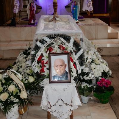 4 martie: Luncaşi: Funeraliile părintelui Ioan Purcaru. Foto: Alexandru Imbrişcă