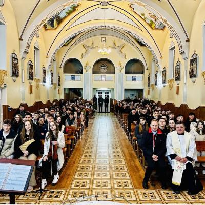 27 februarie: Trebeş: Adoraţie cu tinerii din zona Bacăului