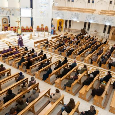 16 februarie: Iaşi: Liturghia de deschidere a vizitei pastorale a PS Iosif Păuleţ în Parohia "Adormirea Maicii Domnului". Foto: Ovidiu Bişog