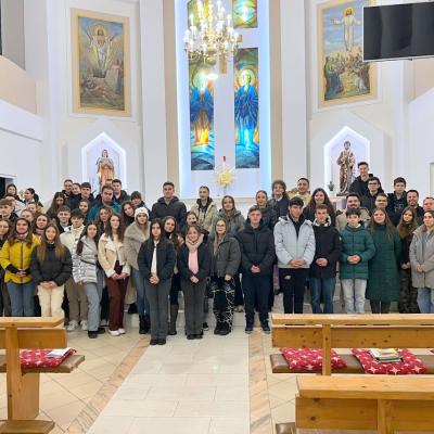 12 decembrie: Moineşti: "Paşi spre Betleem". Adoraţie euharistică cu tinerii din decanat