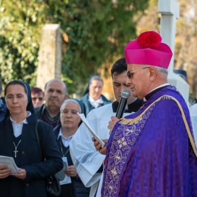 2 noiembrie: Iaşi: Pomenirea credincioşilor răposaţi la Cimitirul "Eternitatea". Foto: Ovidiu Bişog