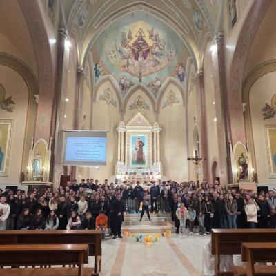 31 octombrie: Faraoani: O seară a tinereţii şi a credinţei pe boabele Rozariului. Întâlnirea tinerilor din Decanatul de Bacău Sud