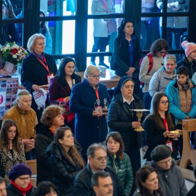 26 octombrie: Iaşi: Liturghie de mulţumire la 35 de ani de activitate ai Asociaţiei Centrul Diecezan Caritas Iaşi. Foto: Ovidiu Bişog