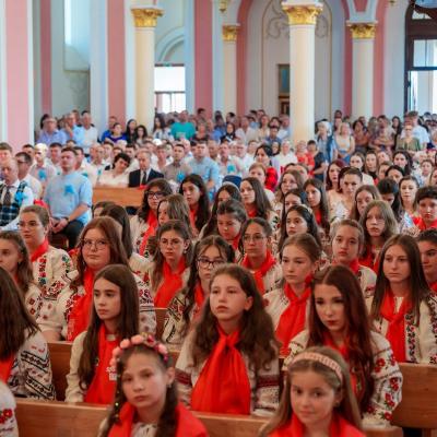 17 august: Luizi Călugăra: Conferirea sacramentului Mirului. Foto: Innocence Video