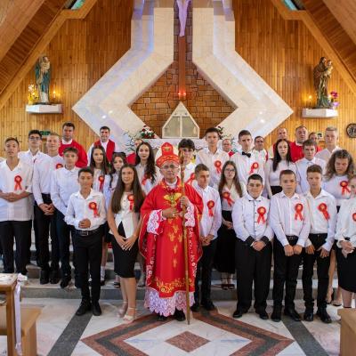 17 august: Slănic Moldova: Administrarea sacramentului Mirului