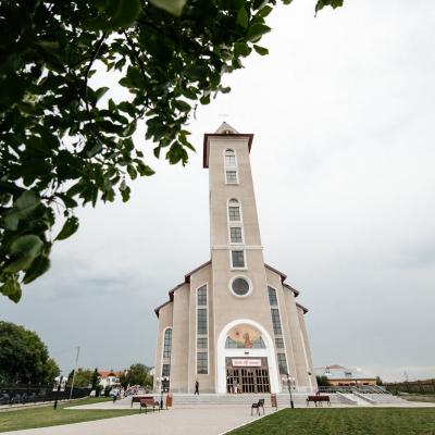 6 august: Bacău: Două decenii de har şi comuniune în Biserica "Fericitul Ieremia"
