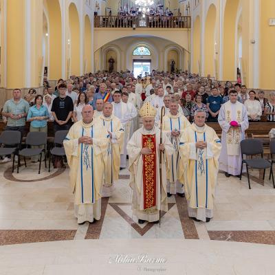 2 august: Hălăuceşti: Familiile în sărbătoare. Foto: Mihai Bursuc