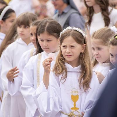 22 iunie: Liturghie pontificală şi procesiunea cu Preasfântul Sacrament