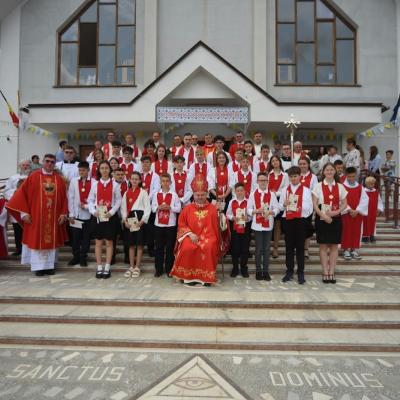 14 iunie: Traian (BC): Administrarea Sfântului Mir