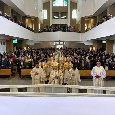 8 mai: Oneşti: Hramul Sanctuarului "Fericitul Ieremia" în an de sărbătoare