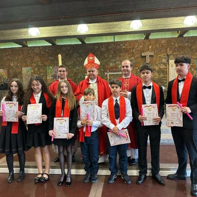 27 aprilie: Paris: Sacramentul Mirului administrat de PS Petru Sescu