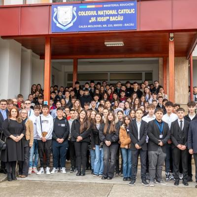 12 aprilie: Bacău: Ziua Porţilor Deschise la Colegiul Naţional Catolic "Sfântul Iosif" - o zi a descoperirii şi a apartenenţei. Foto: Patriciu Benchea