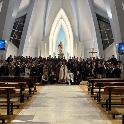 28 martie: Lespezi: "Adoramus Te, Domine!" Adoraţie cu tinerii din Decanatul de Bacău-Centru