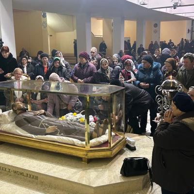 5 martie: Oneşti: La 400 de ani de la trecerea la Domnul a Fericitului Ieremia Valahul
