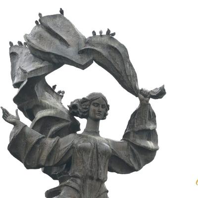 10 mai: Iaşi: Ziua Victoriei în Europa (8 mai), Ziua Europei (9 mai) şi Ziua Independenţei Naţionale a României (10 mai), la statuia Independenţei