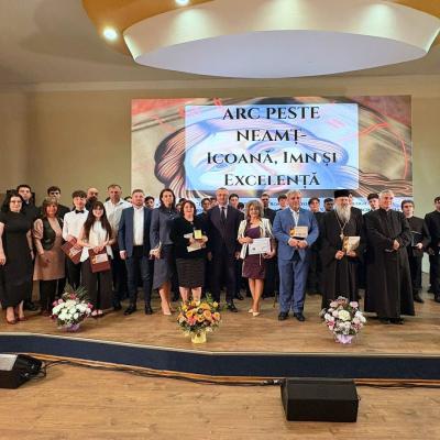 5-7 mai: Piatra Neamţ, Roman şi Târgu Neamţ: "Arc peste Neamţ. Icoană, Imn şi Excelenţă". Fotografii din partea organizatorilor
