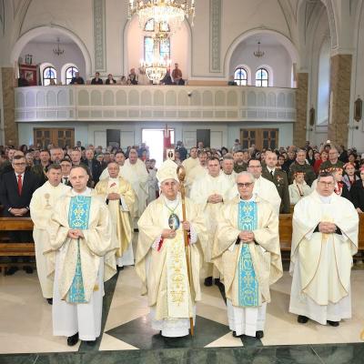 13 aprilie: Împărţirea oului sfinţit, la încheierea vizitei pastorale a PS Iosif Păuleţ în Parohia Soloneţu Nou