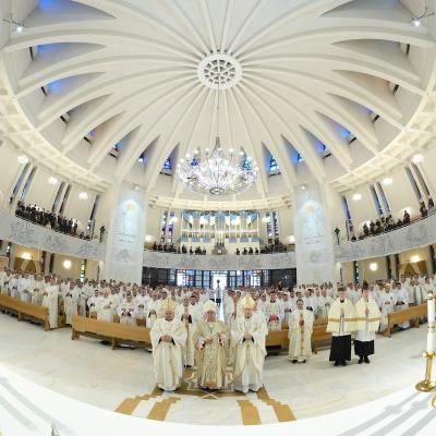 1 aprilie: Iaşi: Liturghia crismei