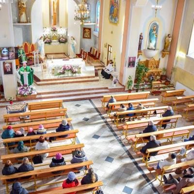 1 februarie: Răducăneni: Comuniune, rugăciune şi întărire spirituală prin vizita făcută de episcopul auxiliar. Foto: Irinel Marian Romila