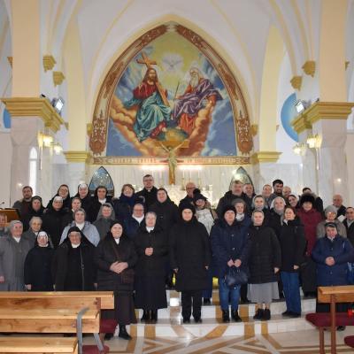1 februarie: Oituz: Forţa privirii şi "adevărata bucurie". Ziua Vieţii Consacrate în zona Oneşti