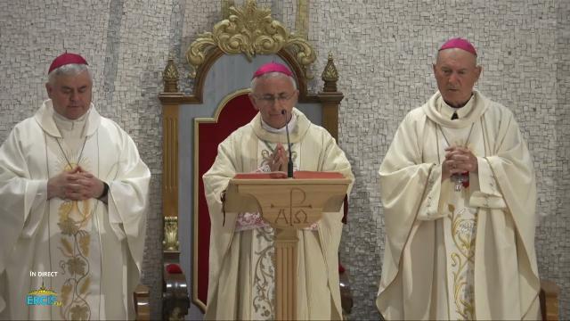 Iaşi (catedrală): Sfânta Liturghie în sărbătoarea "Adormirea Maicii Domnului"