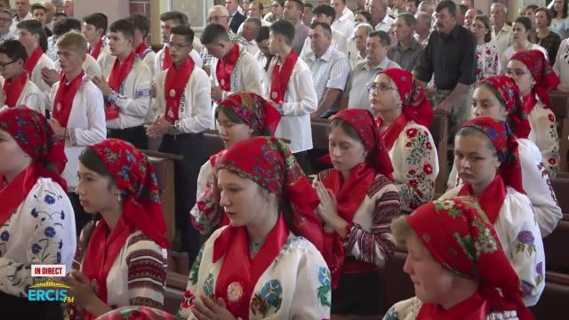 Faraoani: Sfânta Liturghie şi conferirea Sfântului Mir de către PS Petru Sescu, episcop auxiliar
