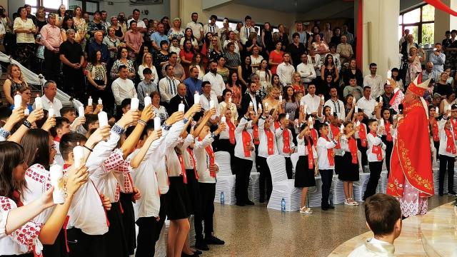 Roman "Inima Neprihănită a Mariei": Sfânta Liturghie şi conferirea Sfântului Mir de către PS Iosif Păuleţ