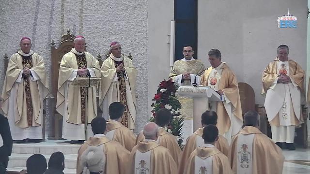 Iaşi (catedrală): Sfânta Liturghie de mulţumire celebrată de ÎPS Perca Aurel în Duminica Sfintei Familii